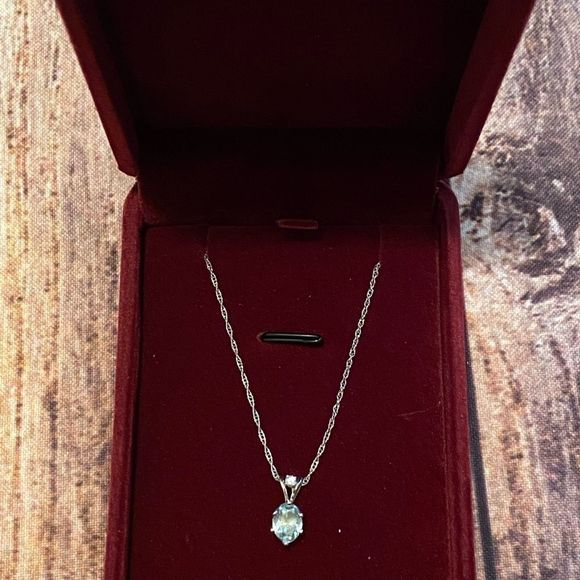 Estate Necklace 14k White Gold and Aquamarine Pendant Necklace - Picture 14 of 15